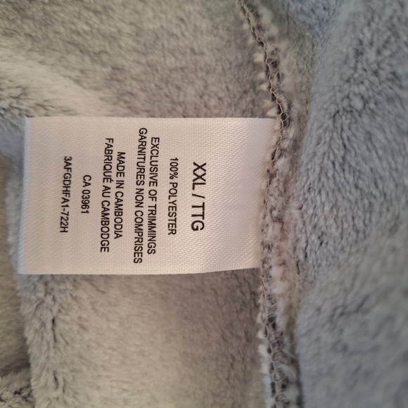 Denver Hayes Robe - Picture 8 of 8